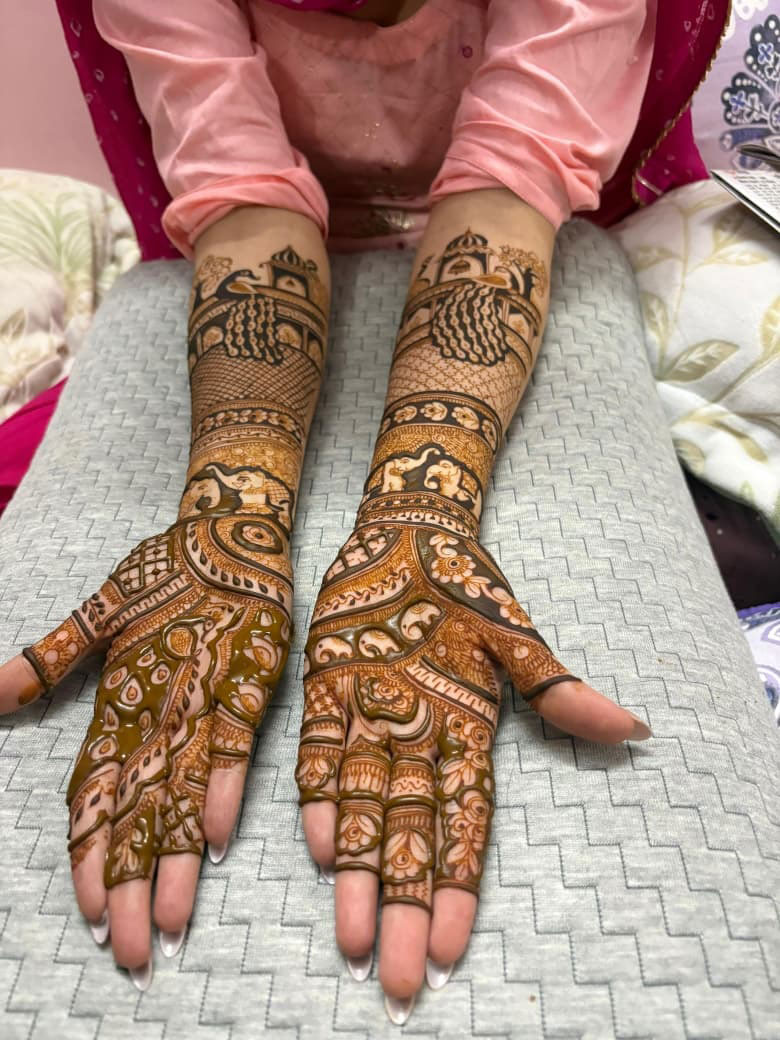 Bridal mehndi design by Aalok Mehandi Artist