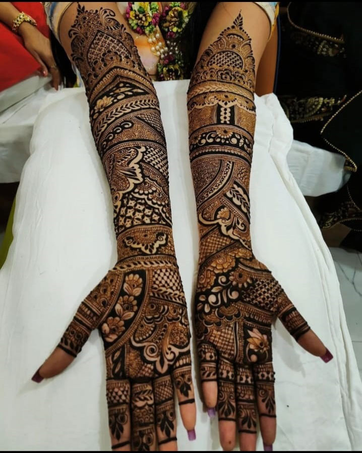 Mandala mehndi round traditional design