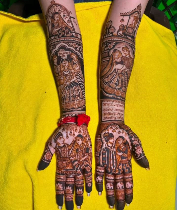 Minimal stylish mehndi pattern for functions