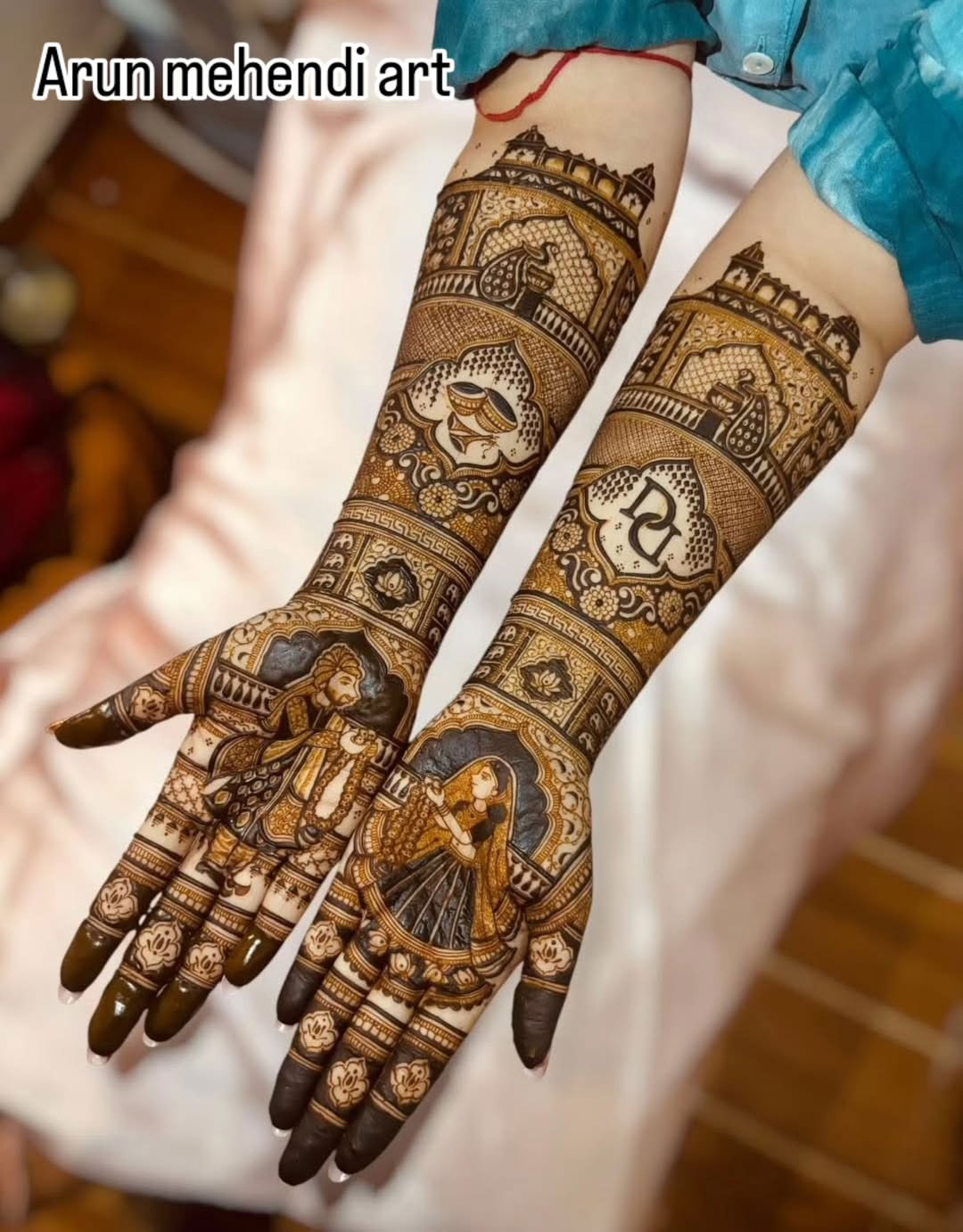 Minimal stylish mehndi pattern for functions